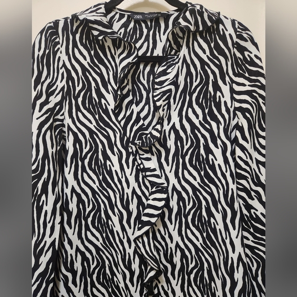 ZARA Size Small Black and White Animal Print Top - Picture 6 of 9